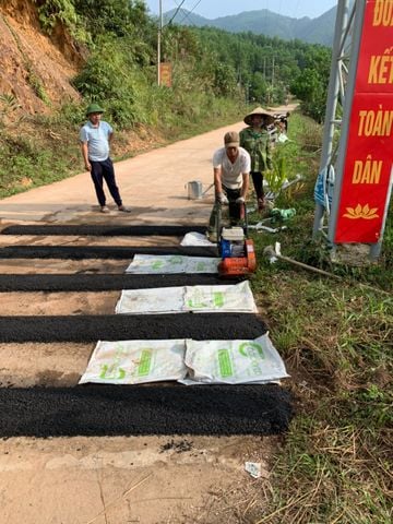 Thi công gờ giảm tốc