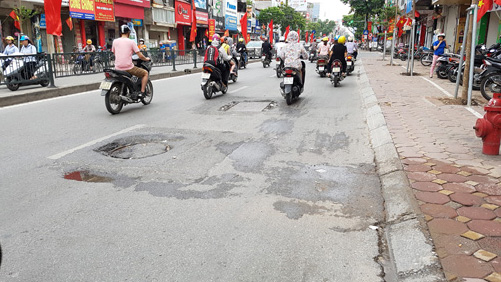 Vá ổ gà với bê tông nhựa nguội Carboncor Asphalt