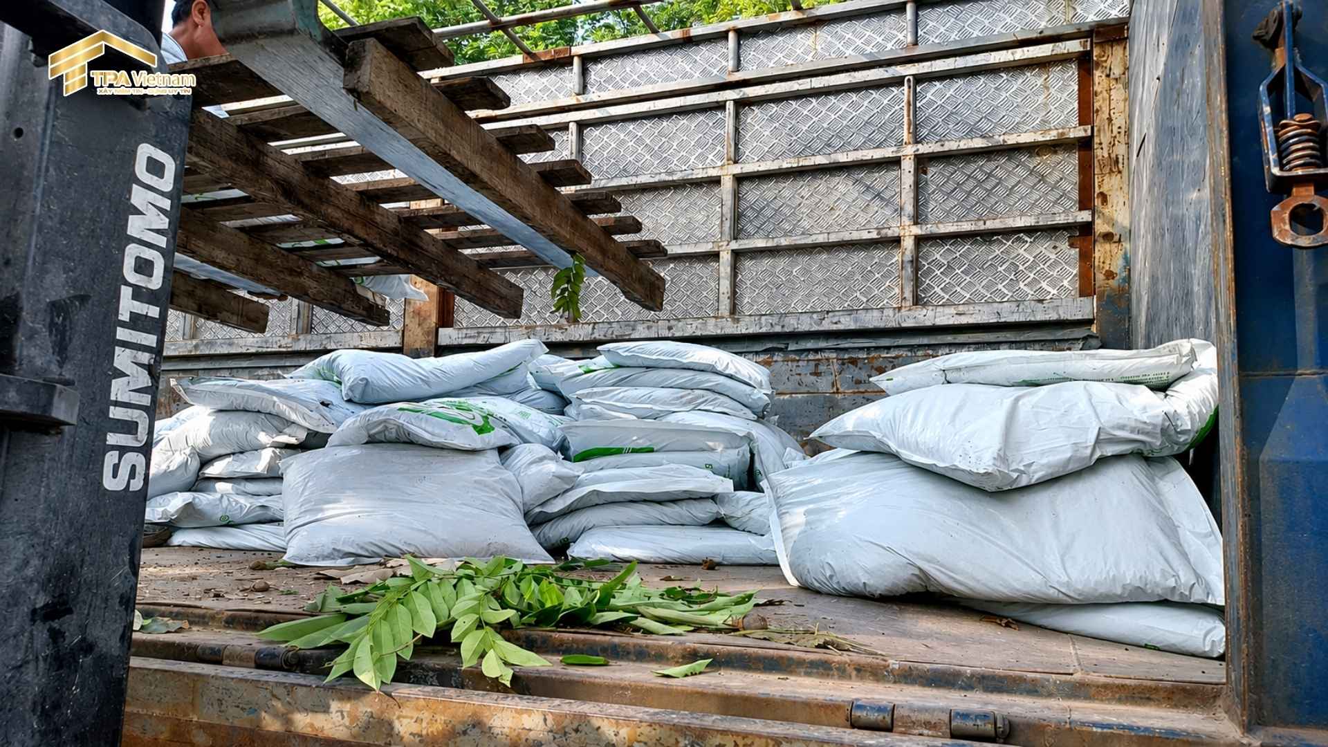 Vận chuyển và giao hàng Bê tông nhựa nguội
